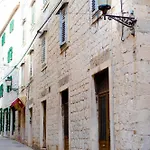 Apartment Old Town Manono