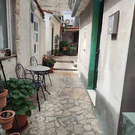 Manono 2 شقة سبليت